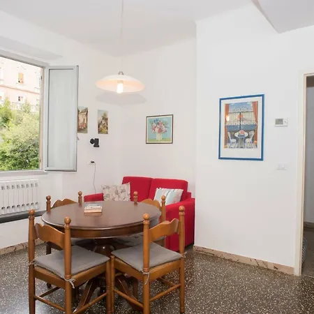 Piazza Deledda 5 * Finale Ligure